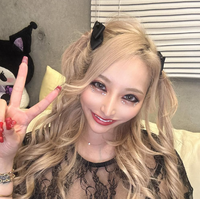 嫁房地產富商!性感女星「3個月花快2千萬」 認「對沒錢男人沒興趣」卻離婚了