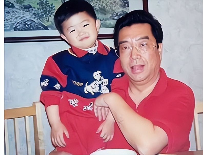 87歲歌王「手抖切慶生蛋糕」!高齡卻不敢退休「全因30歲逆子」晚年太唏噓...