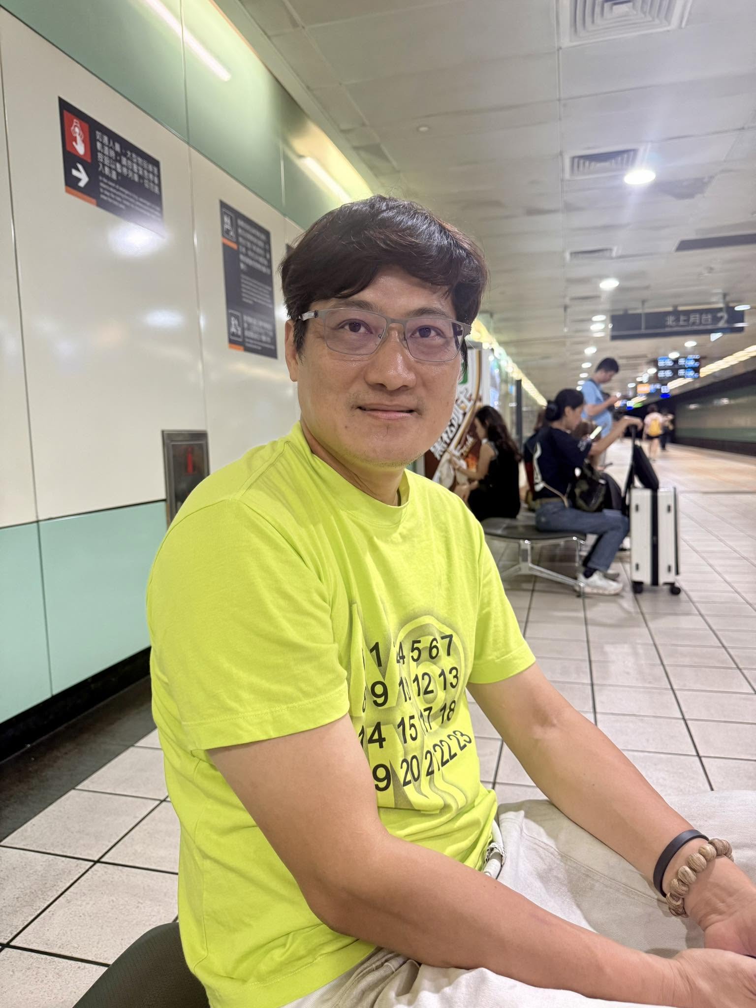 快訊/台語歌王「驚傳車禍」車頭撞爛!
