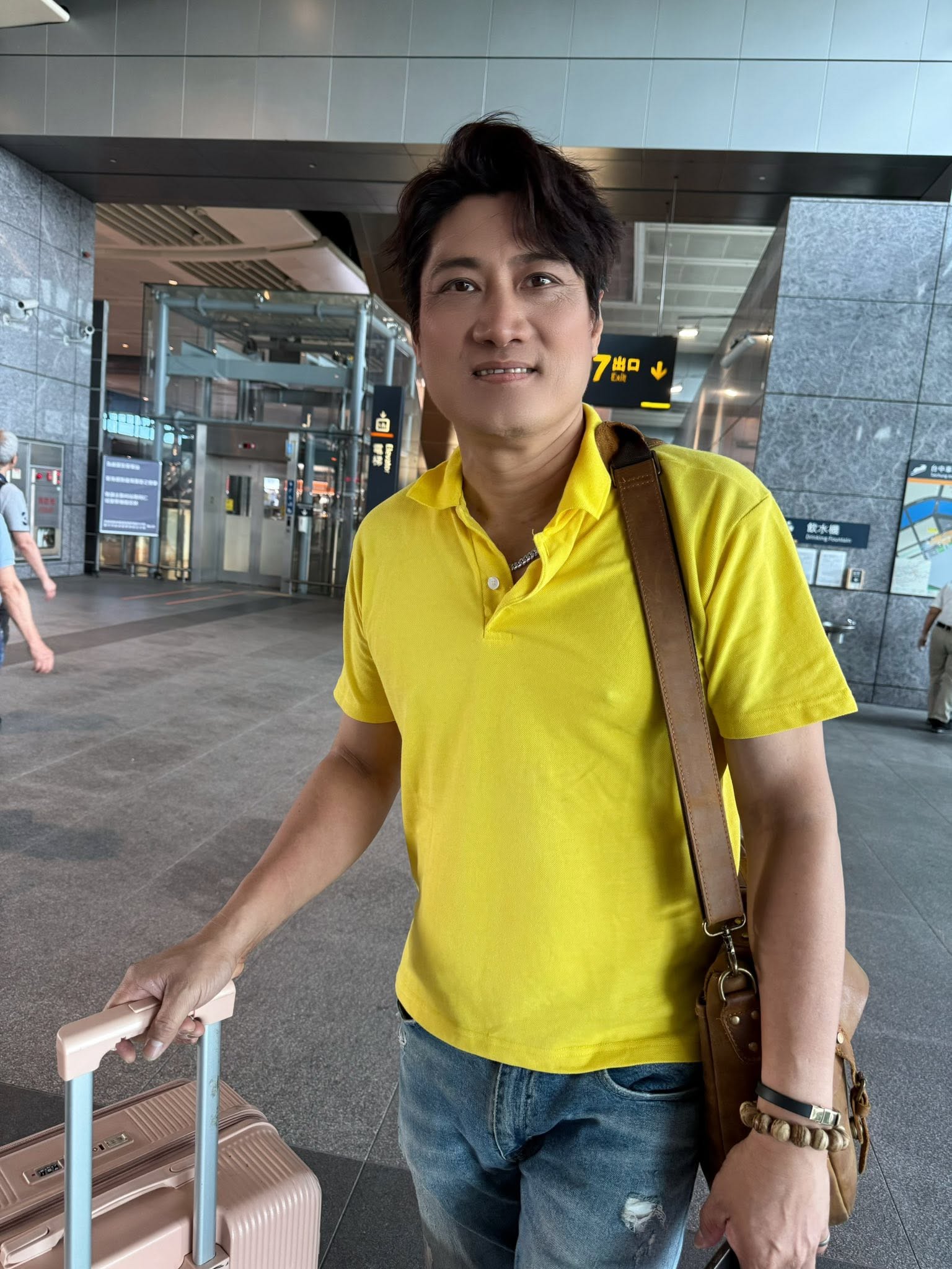 快訊/台語歌王「驚傳車禍」車頭撞爛!