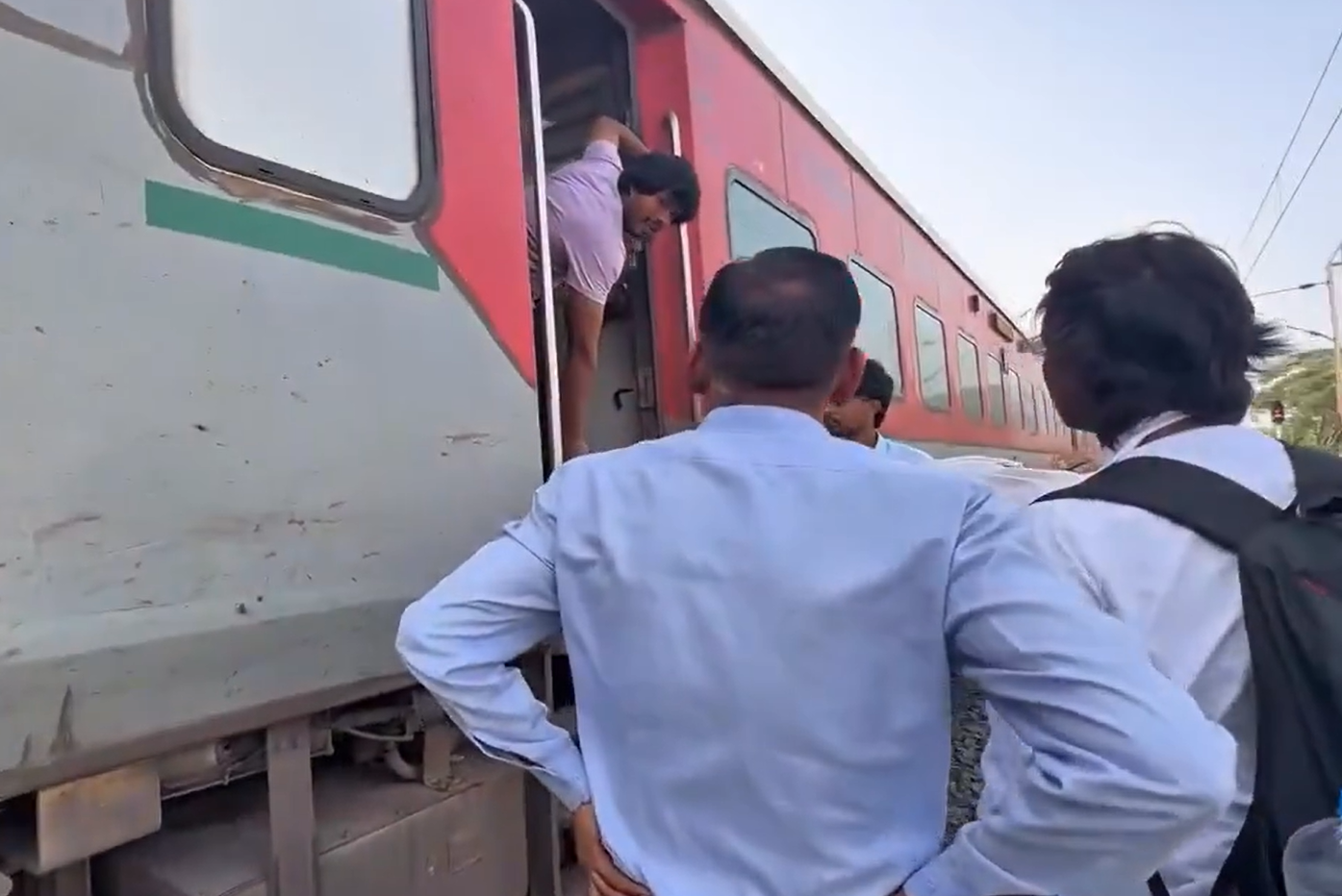 婦女呼吸困難！乘務員堅持「要到大站才能停」　她最後「火車上煎熬身亡」