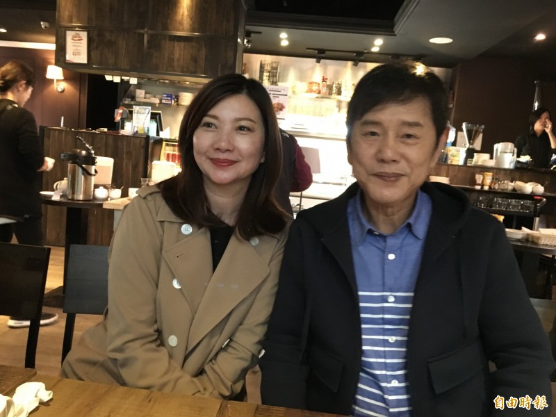 68歲黃西田與「小15歲嬌妻」歡慶結婚30年！當年他「落魄欠債」愛妻卻不離不棄...惹哭眾人