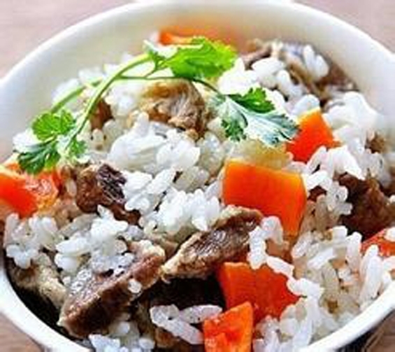 輕鬆用「電鍋做的7道燜飯」簡單不失美味，下班很快就可以吃哦