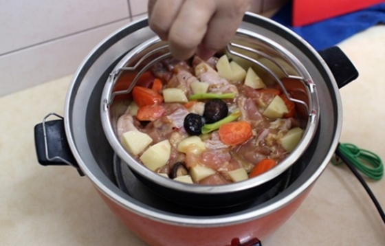 輕鬆用「電鍋做的7道燜飯」簡單不失美味，下班很快就可以吃哦