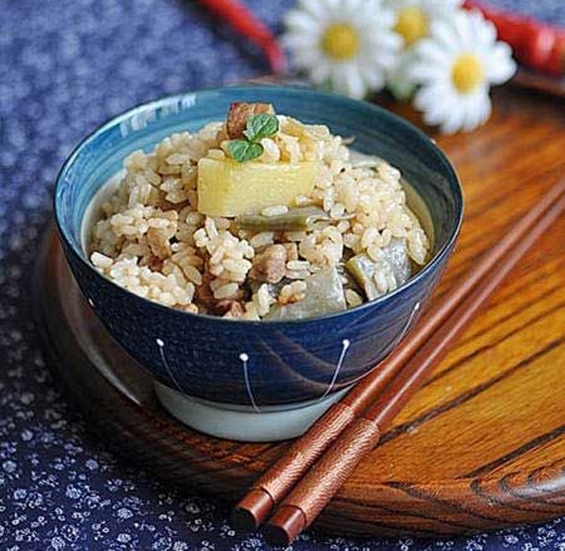輕鬆用「電鍋做的7道燜飯」簡單不失美味，下班很快就可以吃哦