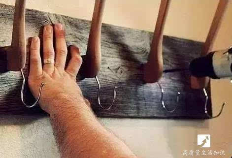 衣架其實應該倒過來用？看完不得不服了「神奇的妙用」真多
