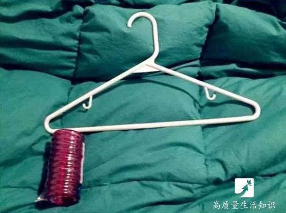 衣架其實應該倒過來用？看完不得不服了「神奇的妙用」真多