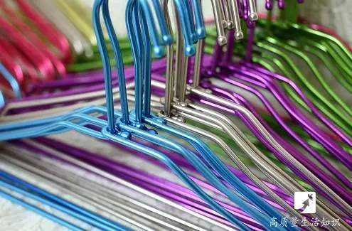衣架其實應該倒過來用？看完不得不服了「神奇的妙用」真多
