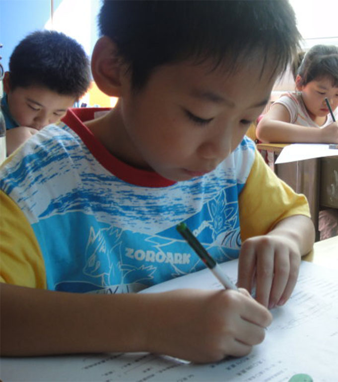 創意無限！小學生「考零分」卻被大讚是天才　一看到他寫的答案都「質問老師」：哪裡錯了