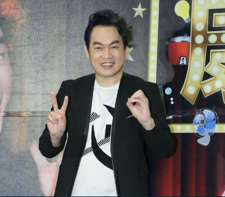 曾開12張支票「幫忙已故巨星一家」!康康淚憶「黃大煒19年交情」:我來傳承