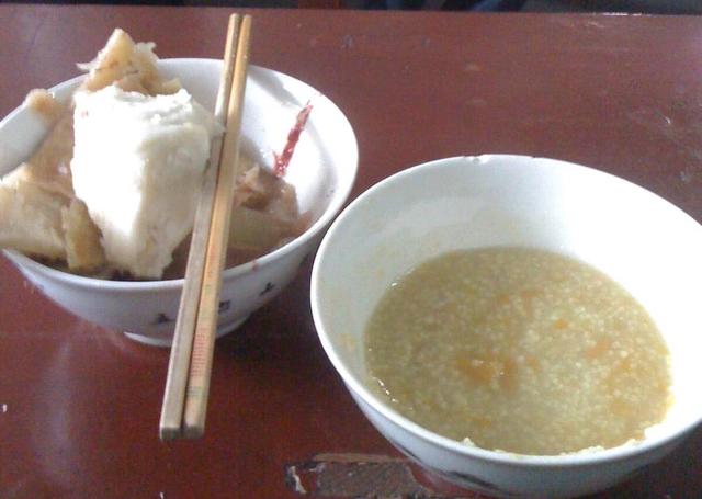 老寡婦離開前「試探3個女兒」誰最孝順！吃了3次飯「落了3次淚」卻把傳家寶給了她