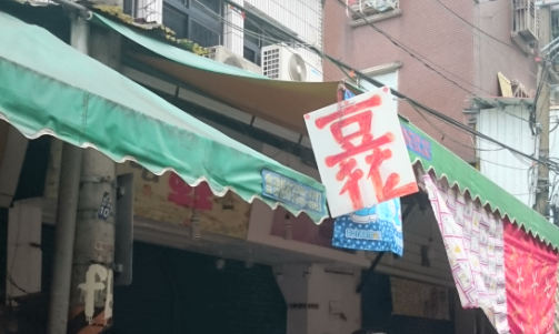 好心有好報！媽媽行動不便「吃飯沒付錢」老闆心軟沒追討　隔天開店竟「莫名大排長龍」