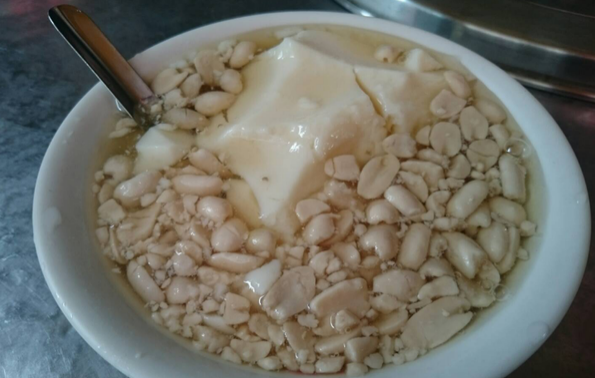 好心有好報！媽媽行動不便「吃飯沒付錢」老闆心軟沒追討　隔天開店竟「莫名大排長龍」