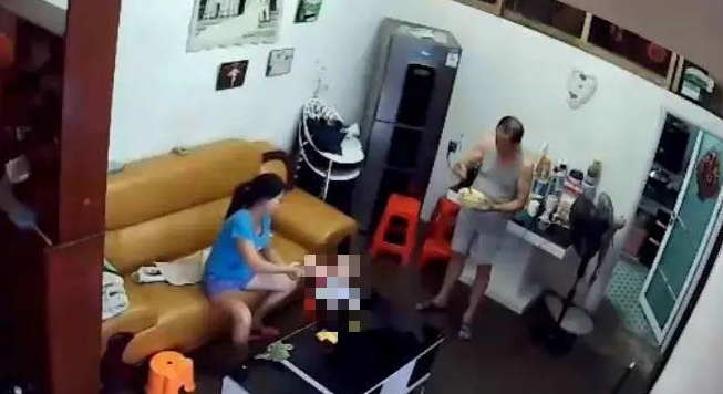 父親身上有傷！女子裝監視器「觀察看護工作」　驚見「家事都是爸爸做」質問反被罵：不在家的是妳