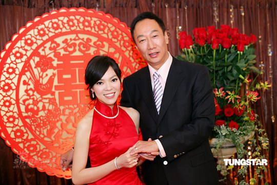 嫁入豪門12年！曾馨瑩忍不住訴「年齡差距大有代溝」　公開夫妻私下相處模式：征服老公有高招