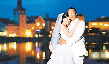 嫁入豪門12年！曾馨瑩忍不住訴「年齡差距大有代溝」　公開夫妻私下相處模式：征服老公有高招