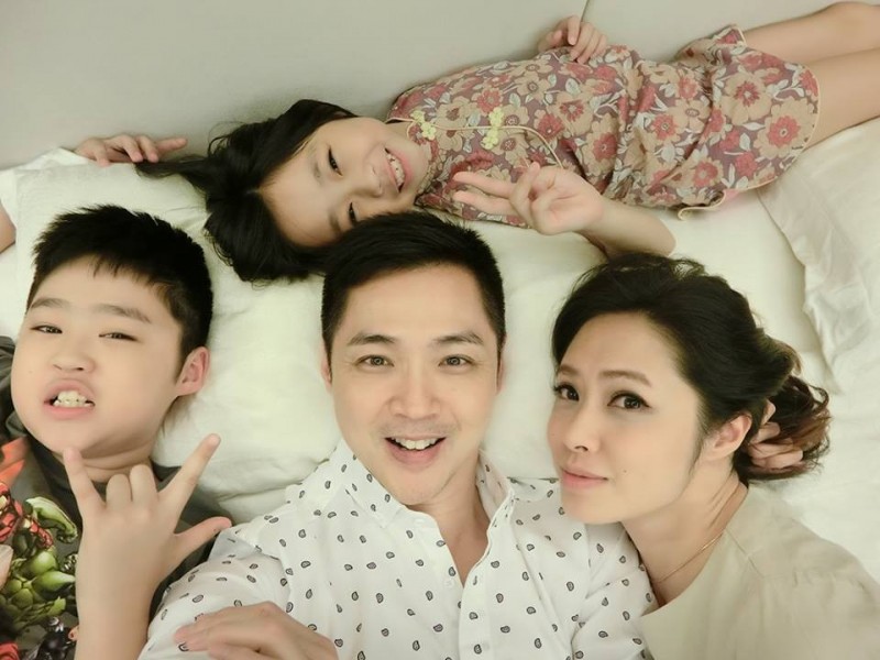 洪百榕當年「高齡懷3胎」全家樂歪!11歲大兒子卻冷冷一句話「她當場愧疚爆淚」