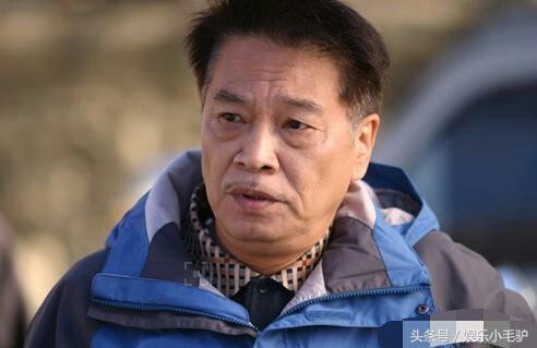 吳孟達「恨透周潤發」不借錢給他!多年後才發現「周潤發偷偷在背後的舉動」痛哭流涕