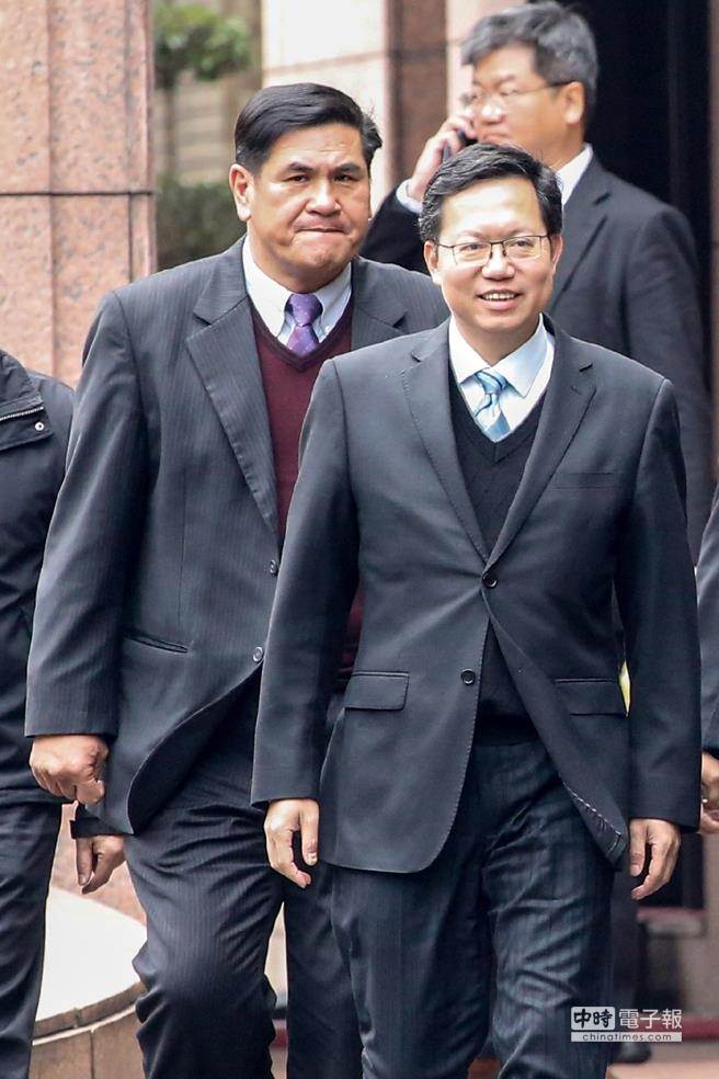《戲說台灣》諧星退出演藝圈5年！　嚴肅穿西裝改當「市長隨行秘書」誓言保護原住民