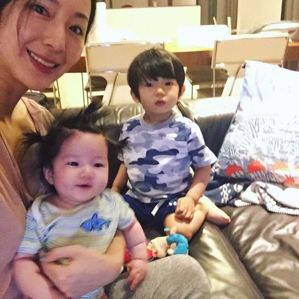 隋棠女兒7個月大時「髮量爆多」超驚人！她內疚坦承：懷第二胎時貪嘴吃了...