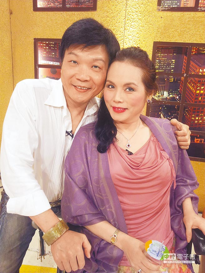 月亮歌后「輪椅上38年」終於站起來了！2度結婚、離婚決定「向前夫討回1300萬家產」