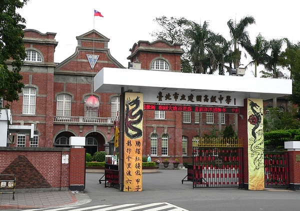 他當年一人決定「放棄建中」改讀私立高中被罵慘！3年後跌破眾人眼鏡