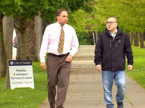 8歲兒子淚訴「同學付不出午餐錢」被欺負!他霸氣出手「付清附近99間學校欠款」百萬網友讚翻