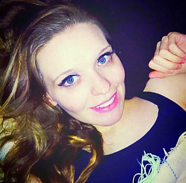 單親媽媽「帶4個孩子」雨中拋錨受困2小時!奇怪男子「敲開車窗暖舉」讓她淚流