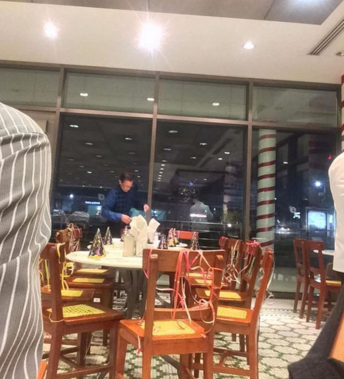 61歲阿公約好與家人慶生「卻沒有任何一人出席」！他鼓起勇氣站起來：「願意唱生日歌給我聽嗎？」