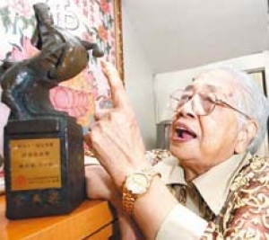 72年演藝人生！傳奇女星不識字「人生比萬卷書精彩」　靠一角色紅大半輩子「身影長存戲迷心中」