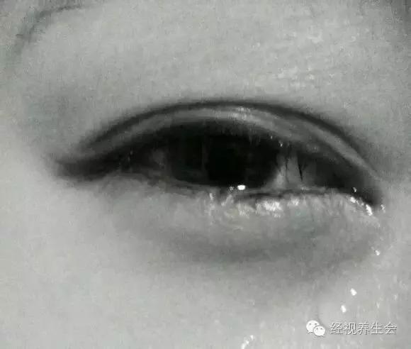 她嫁了一個「自己不愛的人」遺憾萬分!多年後老公「抖出她的秘密」讓她嚇傻,原來他早就發現了