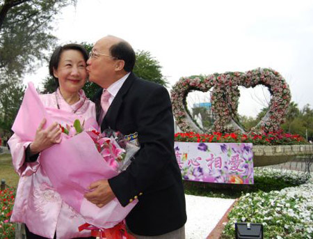 愛妻因意外失去左手「胡志強選擇原諒司機」!只因邵曉鈴說:感謝那個撞我的人