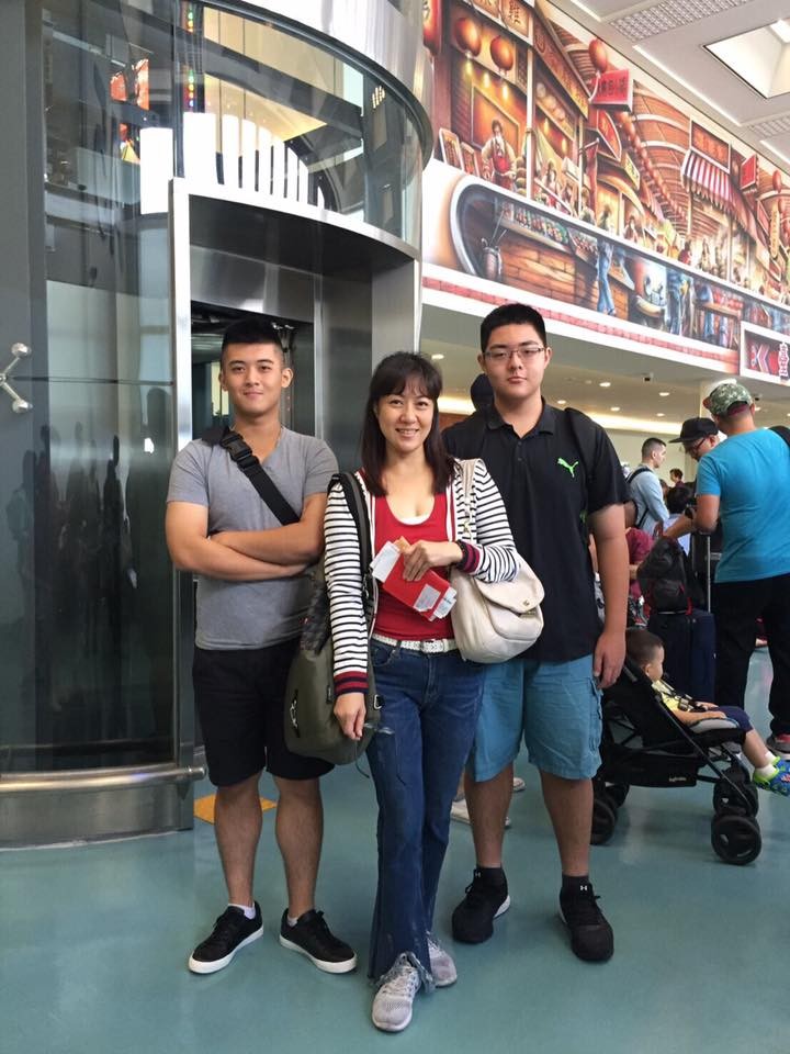 小亮哥妻子驚傳「年收入200萬」賠上健康！她坦言「腦部疑長怪東西」青春都獻給家庭